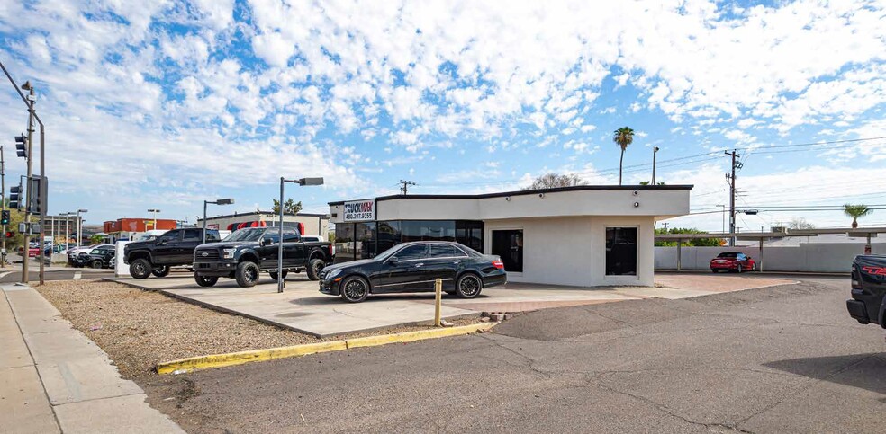 925 N Scottsdale Rd, Scottsdale, AZ for rent - Primary Photo - Image 1 of 4