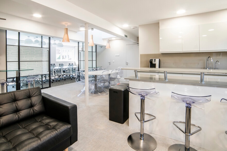 8 Hollybush Row, Oxford to rent - Interior Photo - Image 3 of 6