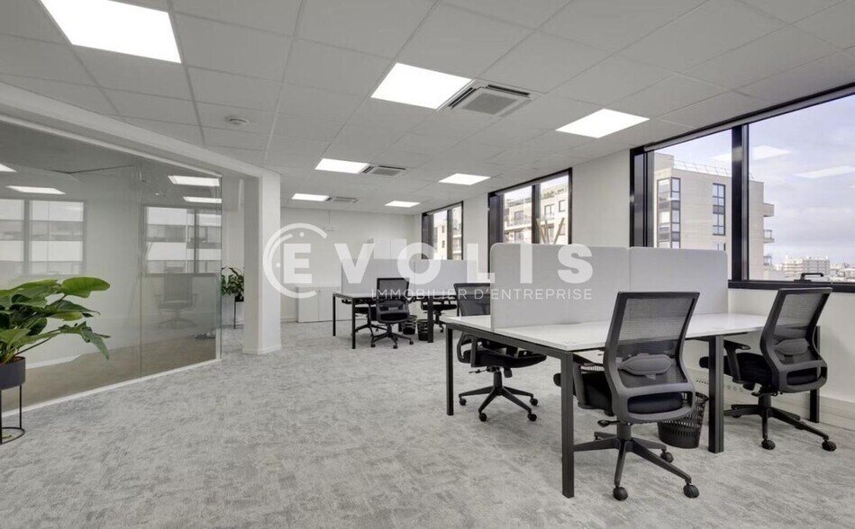 Office in Levallois-Perret to rent - Interior Photo - Image 1 of 3