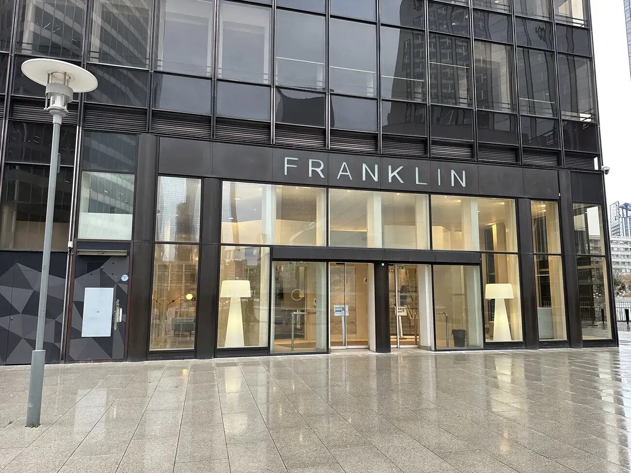 Office in Puteaux for sale Building Photo- Image 1 of 13