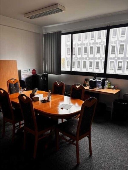 Office in Noisy-le-Grand to rent - Interior Photo - Image 3 of 6