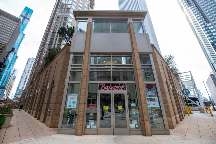 222 N Columbus Dr, Chicago, IL for sale - Building Photo - Image 1 of 1