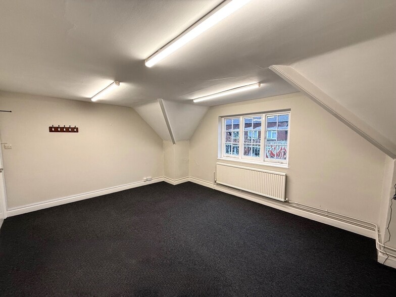 Packhorse Rd, Gerrards Cross to rent - Building Photo - Image 3 of 4