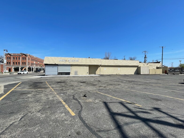 930 N 27th St, Milwaukee, WI for rent - Building Photo - Image 2 of 3