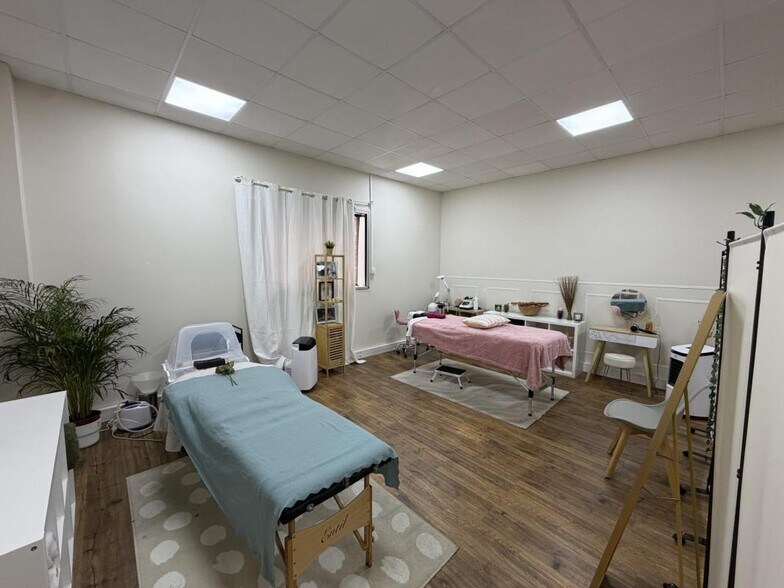 Industrial in Montigny-le-Bretonneux to rent - Interior Photo - Image 3 of 14