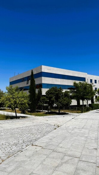 Office in San Sebastián de los Reyes, Madrid for sale - Building Photo - Image 2 of 9