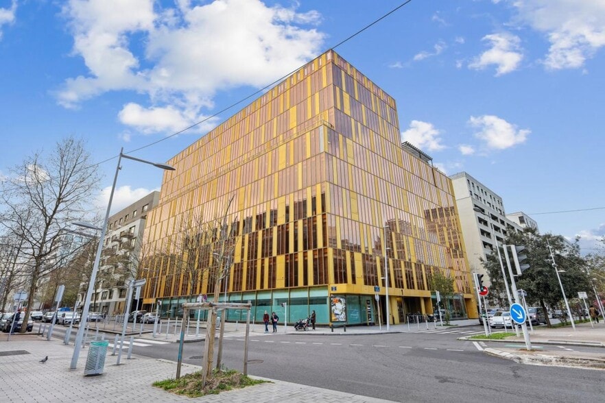 1 Cours De L'Ile Seguin, Boulogne-Billancourt to rent - Building Photo - Image 1 of 13