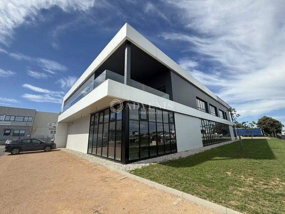 Light Industrial in Arnas to rent Building Photo- Image 1 of 9