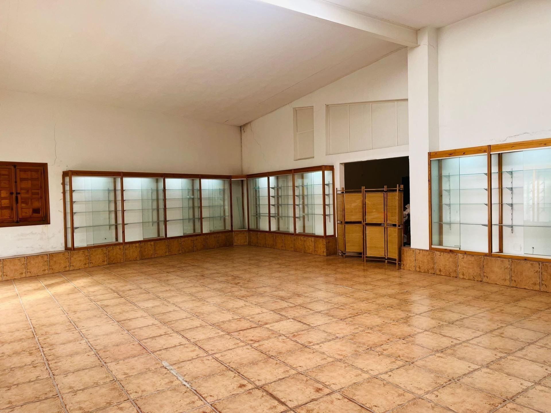 Industrial in Elche, Alicante to rent Interior Photo- Image 1 of 7