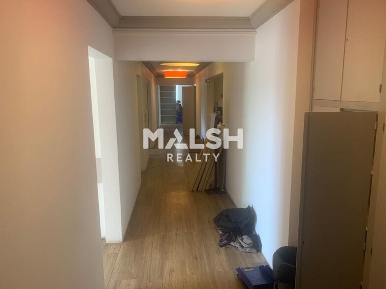 Office in Vénissieux to rent - Building Photo - Image 2 of 14