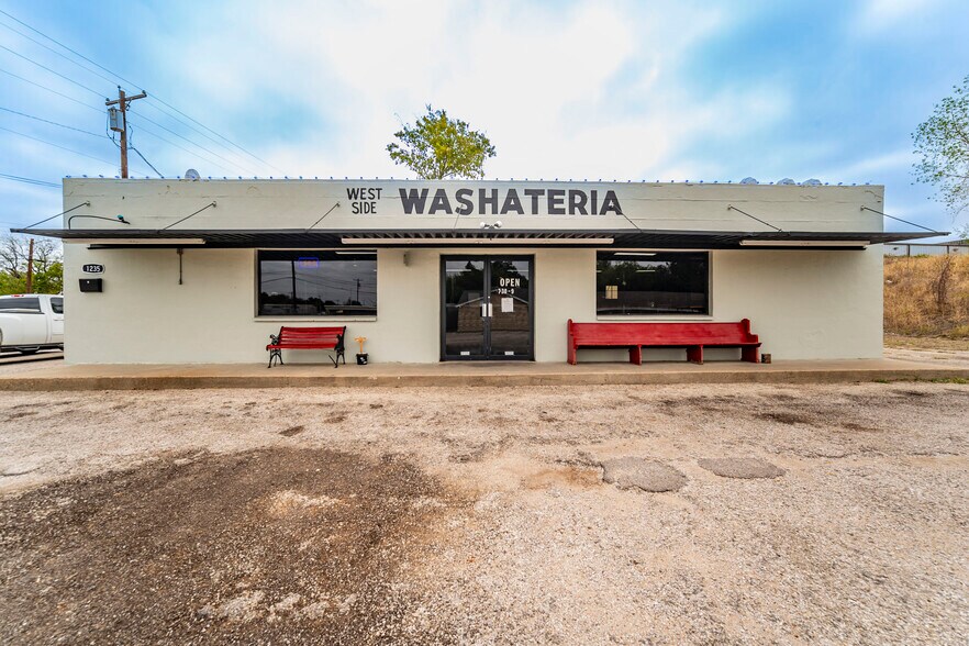 1235 Mineral Wells Hwy, Weatherford, TX for sale - Building Photo - Image 1 of 21