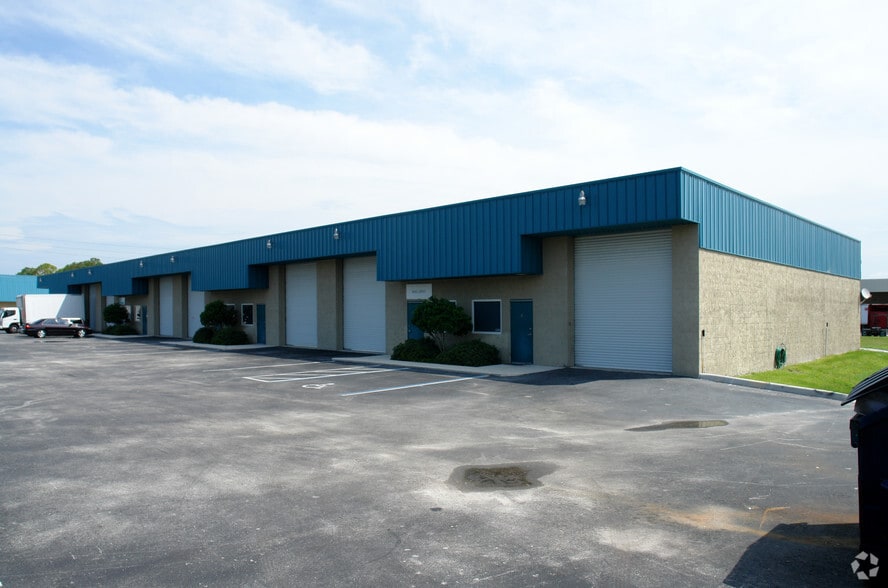 1271 La Quinta Dr, Orlando, FL to rent - Primary Photo - Image 2 of 2