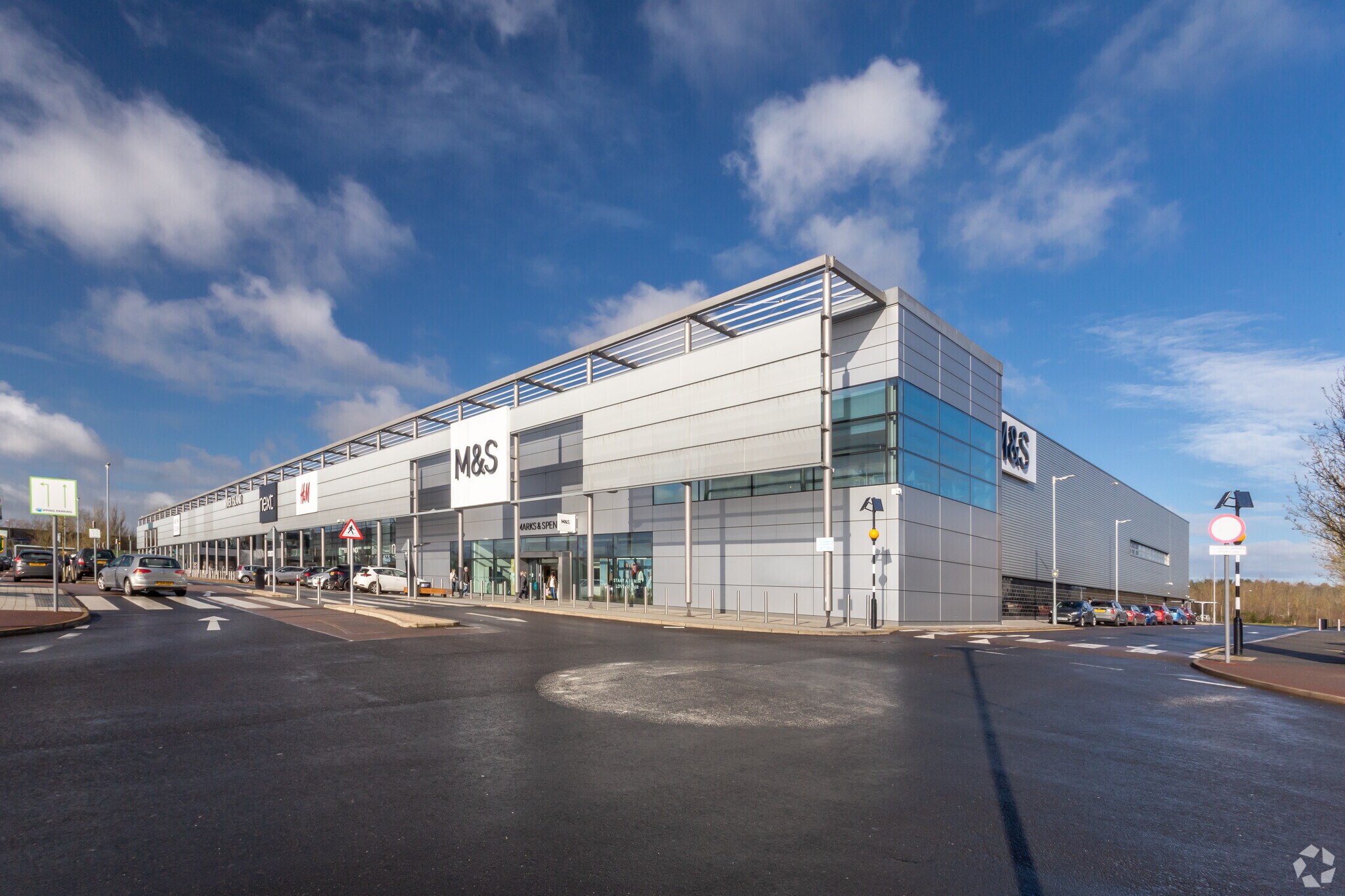 1-8 Stadium Way W, Milton Keynes to rent Primary Photo- Image 1 of 11