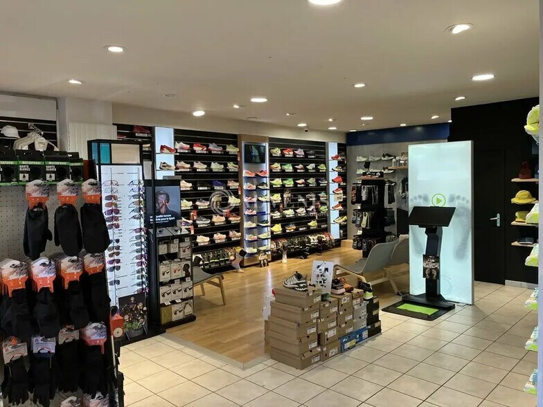 Retail in Bourges for sale - Building Photo - Image 2 of 3