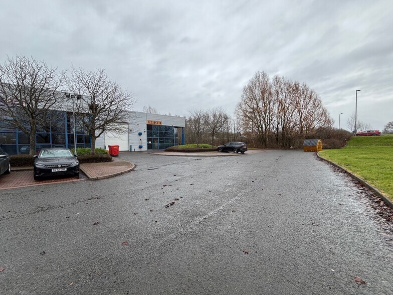 Clydesmill Pl, Glasgow to rent - Building Photo - Image 3 of 9