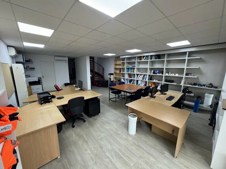 Office in Anglet to rent - Interior Photo - Image 2 of 3