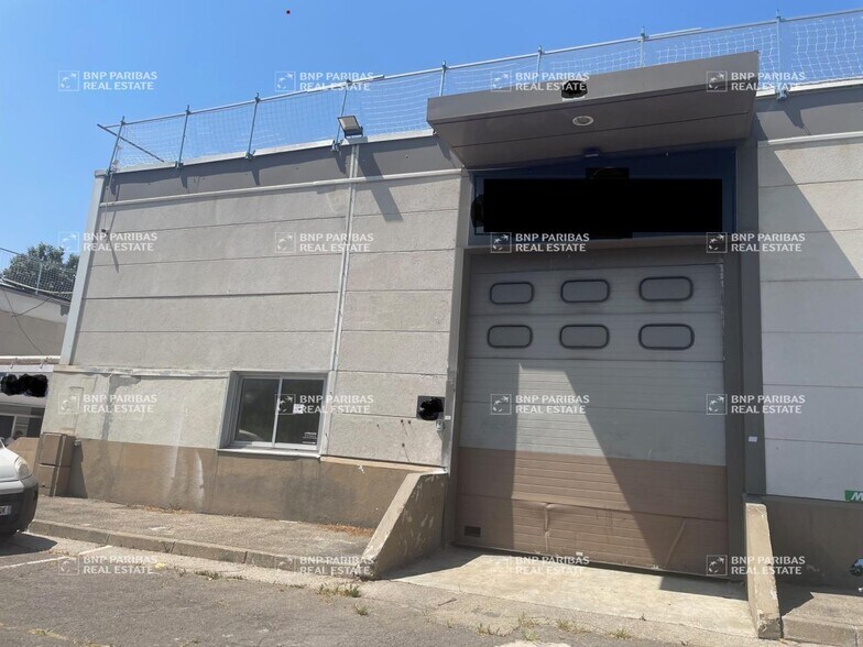 Light Industrial in Marseille to rent - Building Photo - Image 1 of 24