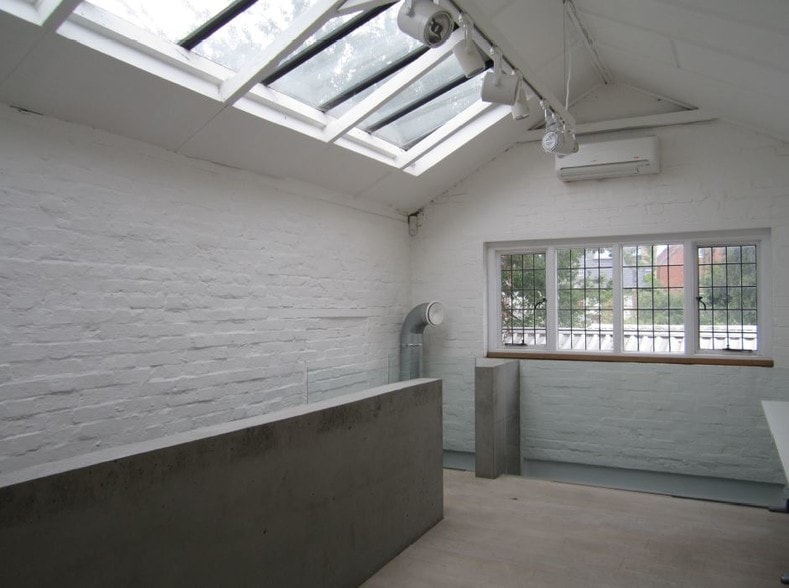 87 Railway Rd, Teddington to rent - Primary Photo - Image 1 of 3