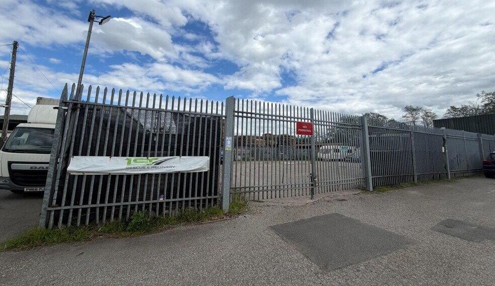 Scot Ln, Bolton to rent - Building Photo - Image 1 of 2