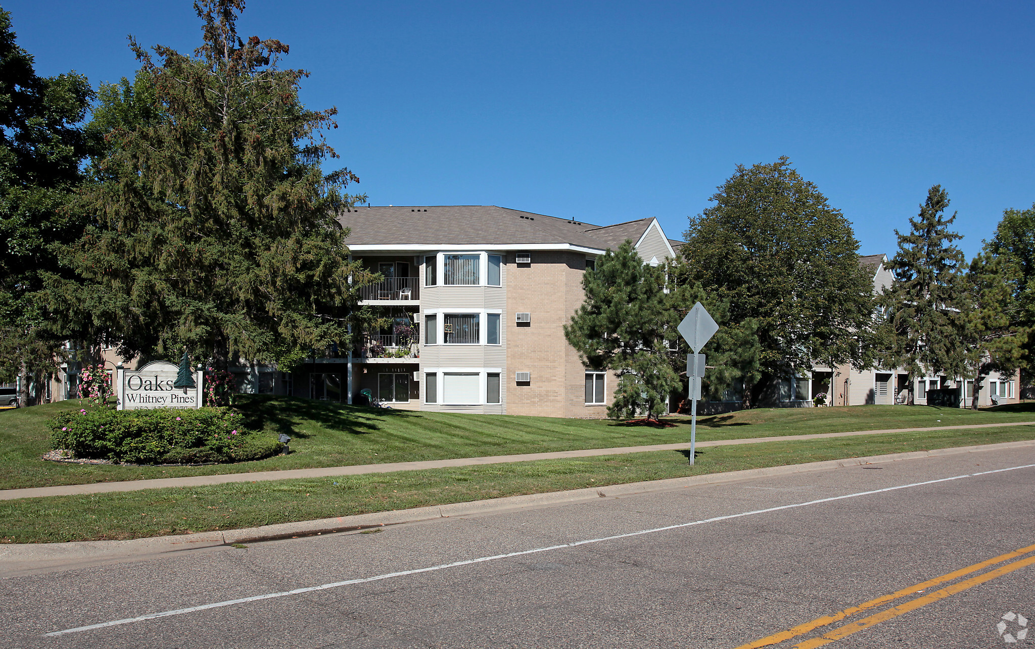 7750 Whitney Dr, Apple Valley, MN for sale Primary Photo- Image 1 of 1