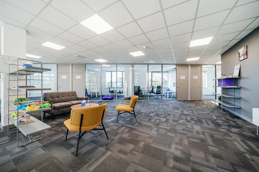 57 Putney Bridge Rd, London for sale - Building Photo - Image 2 of 21