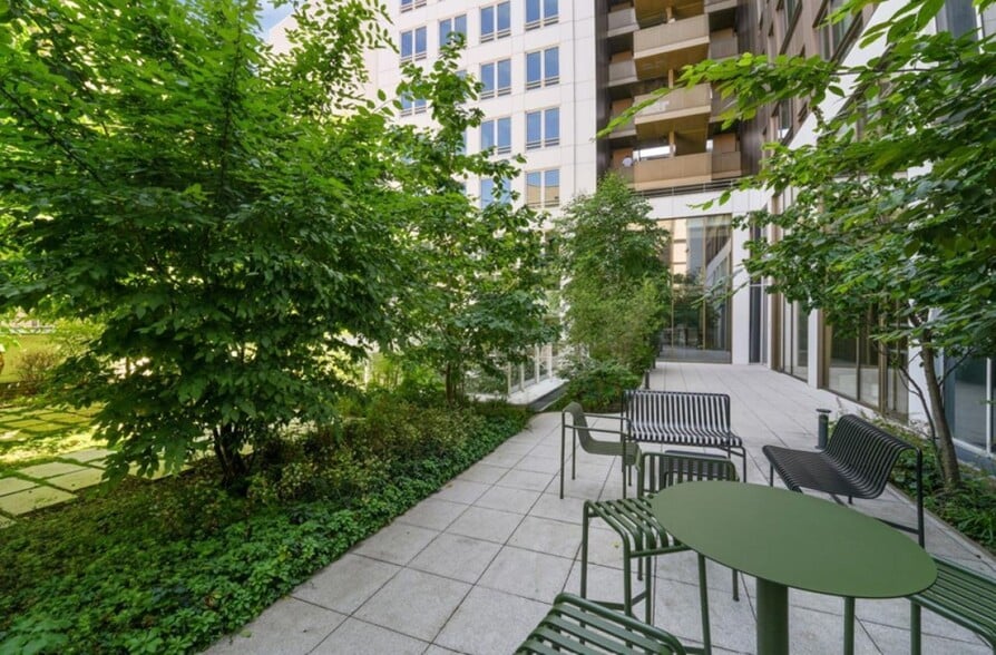 168 Avenue Charles De Gaulle, Neuilly-sur-Seine to rent - Building Photo - Image 3 of 9