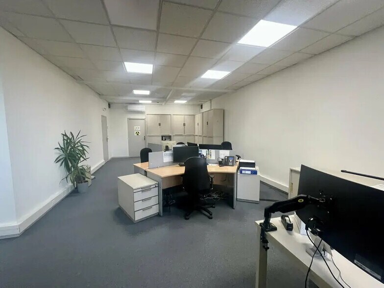 Office in Avignon to rent - Building Photo - Image 3 of 12