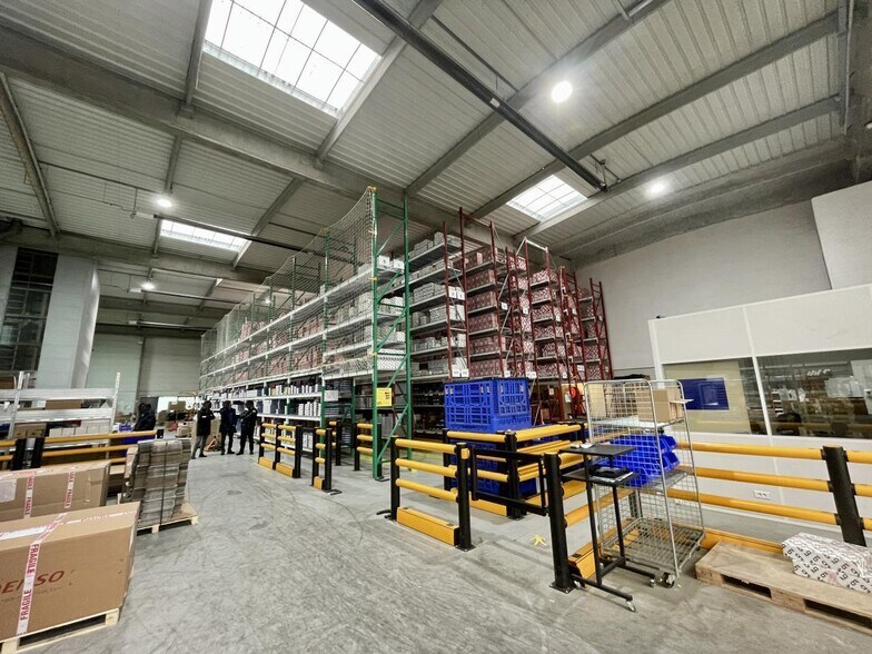 Light Industrial in Gennevilliers to rent - Building Photo - Image 3 of 12