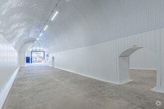 Raymouth Rd, London to rent Interior Photo- Image 2 of 4