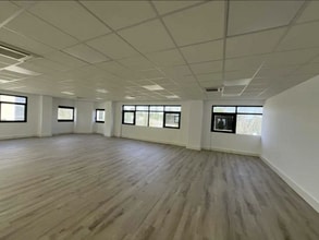 350 Avenue Jean-René Guillibert Gautier De La Lauzière, Aix-en-Provence to rent Interior Photo- Image 1 of 2