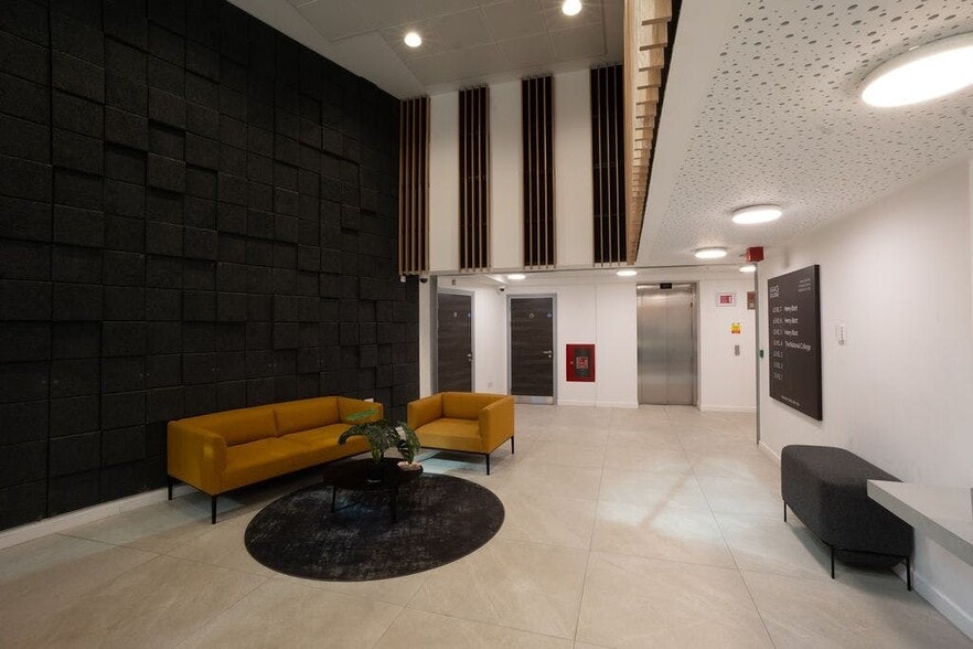 4 Charles St, Sheffield to rent - Building Photo - Image 3 of 7