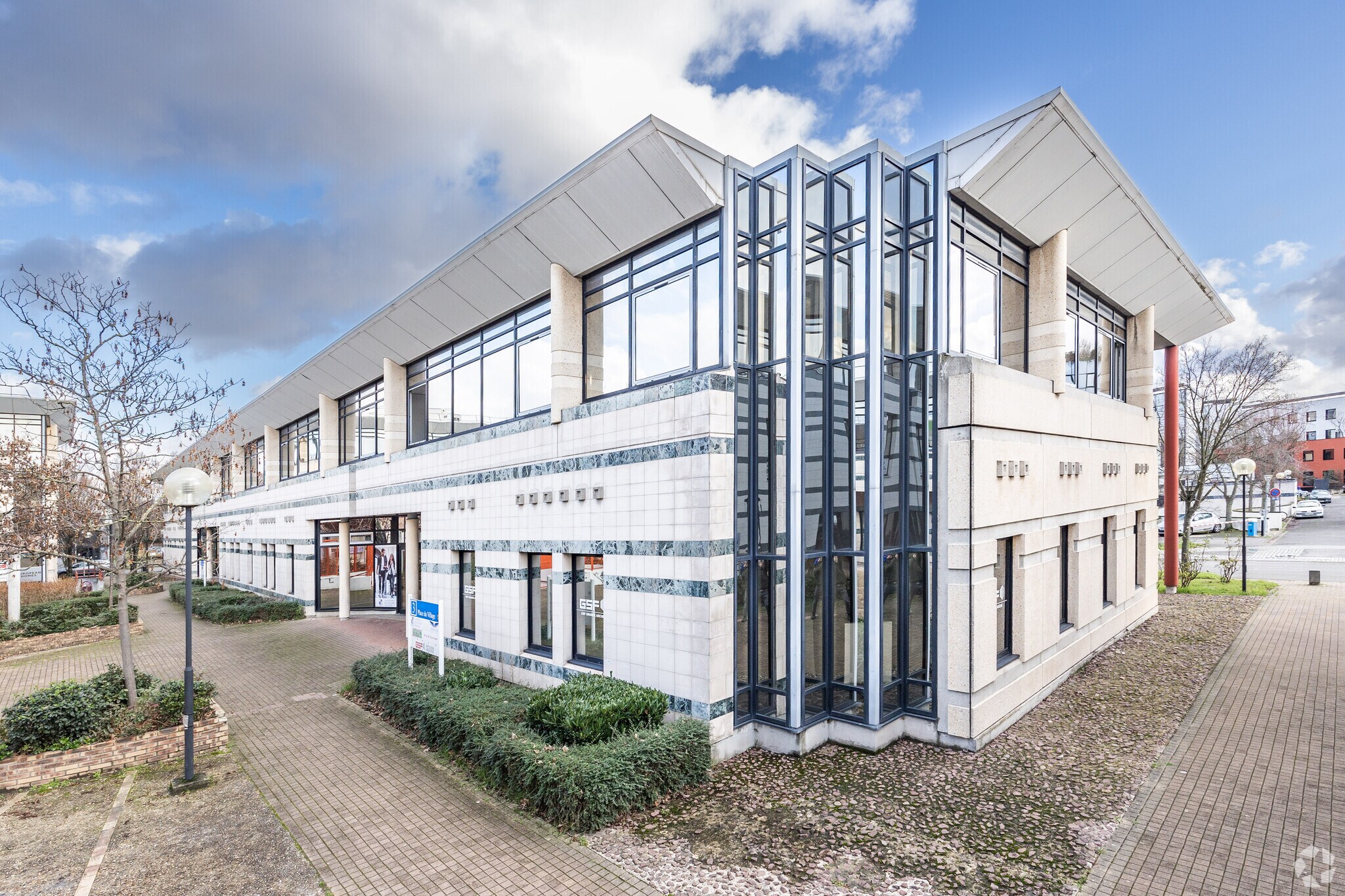 3 Place Du Village, Gennevilliers for sale Primary Photo- Image 1 of 7