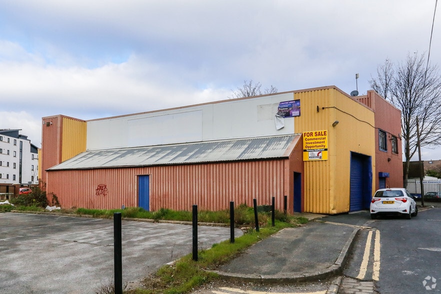 Moor Vw, Leeds for sale - Primary Photo - Image 1 of 1