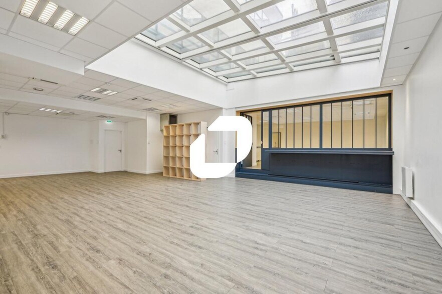 102-104 Avenue Edouard Vaillant, Boulogne-Billancourt to rent - Interior Photo - Image 2 of 10