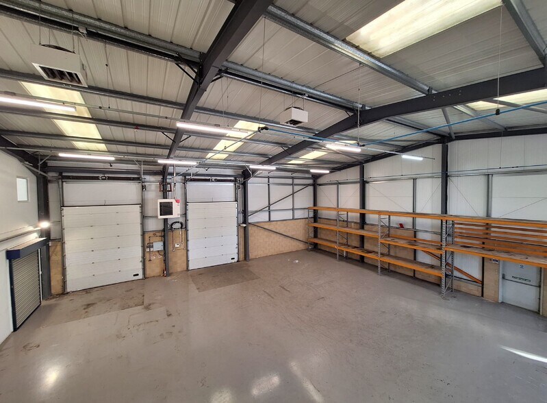 Marconi Dr, Quedgeley to rent - Building Photo - Image 3 of 8