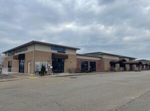 1600-1688 N Casaloma Dr, Grand Chute, WI for rent Building Photo- Image 1 of 15