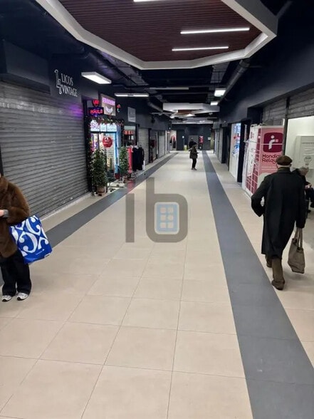 Build-to-Rent in Paris for sale - Building Photo - Image 2 of 3