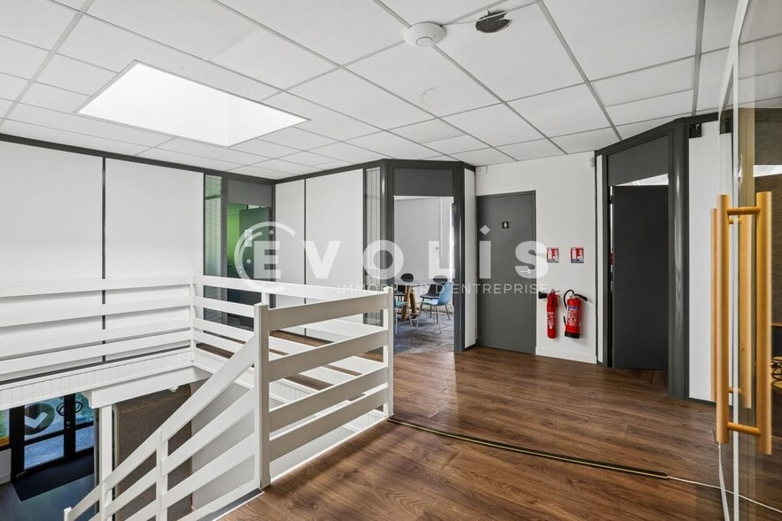 30 Rue Du 35eme Regiment D'Aviation, Bron for sale - Interior Photo - Image 3 of 12
