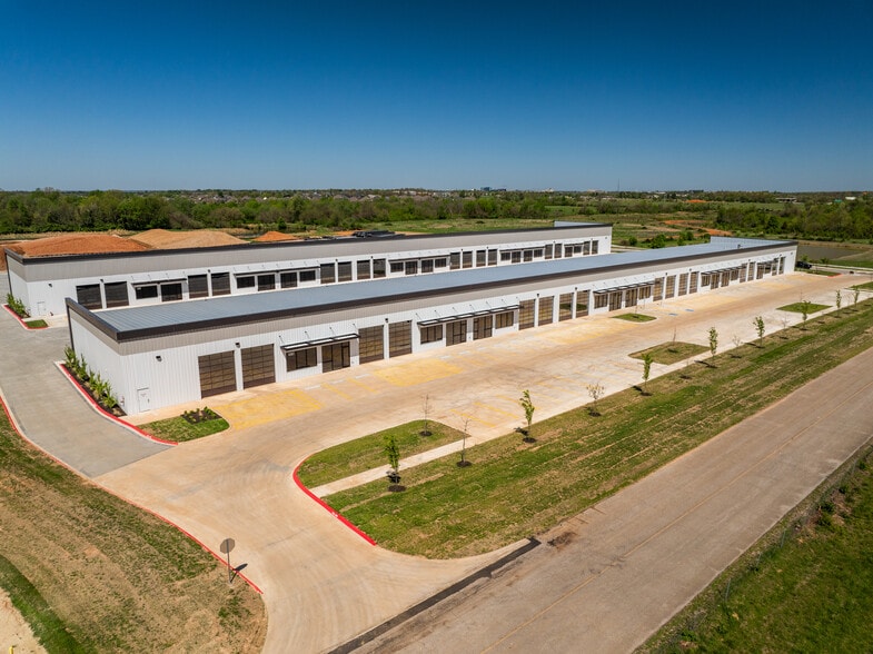 6361 S Oldridge Pl, Rogers, AR to rent - Building Photo - Image 2 of 7