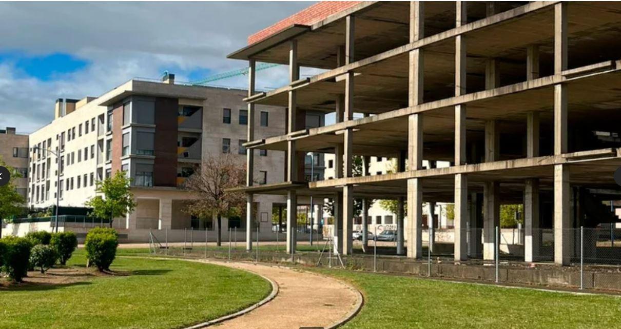 Bartolomé Cossío, Leon, las Eras de, León, León for sale Construction Photo- Image 1 of 6