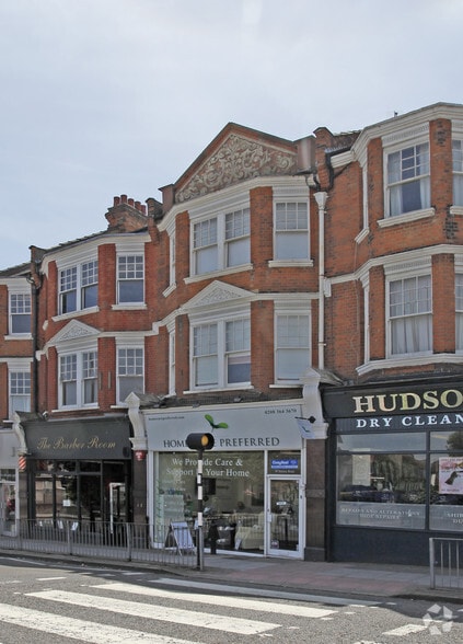 49 Station Rd, London to rent - Building Photo - Image 3 of 3