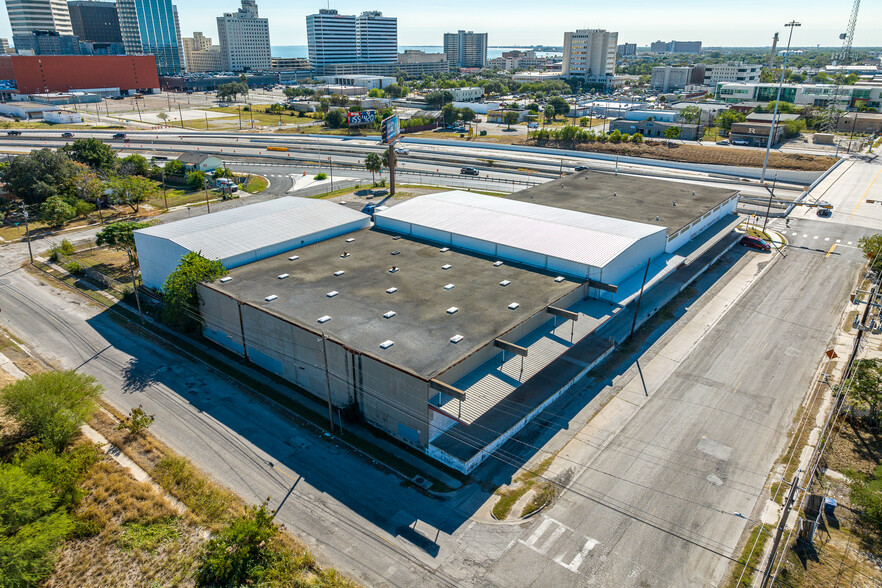 900 N Staples St, Corpus Christi, TX for rent - Building Photo - Image 3 of 21