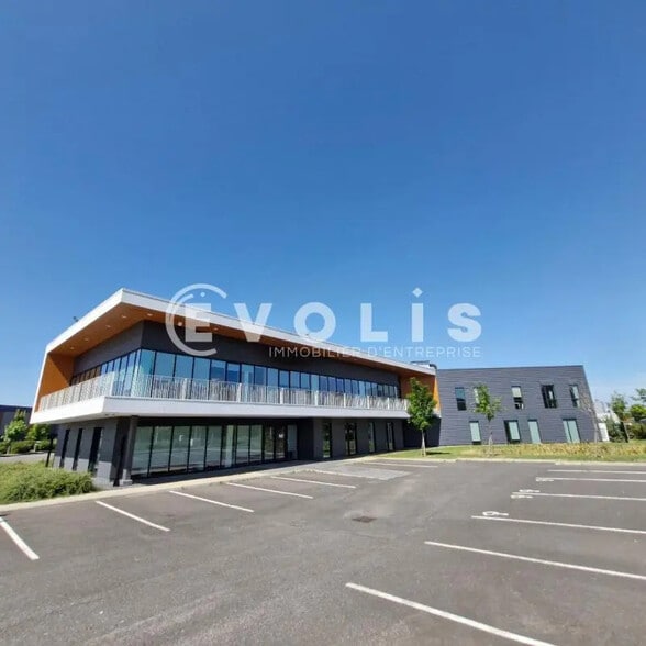 Light Industrial in Lisses to rent - Building Photo - Image 3 of 7