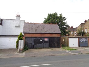 60 Cranley Rd, Westcliff On Sea for rent Building Photo- Image 1 of 1