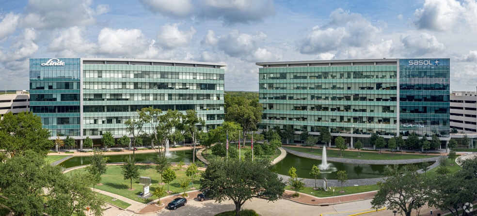 12120 Wickchester Ln, Houston, TX to rent - Building Photo - Image 2 of 16