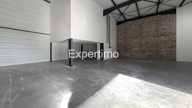 Light Industrial in Grigny to rent Interior Photo- Image 2 of 7
