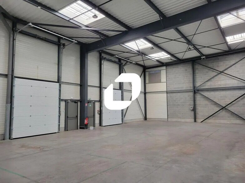 Office in Les Sorinières to rent - Interior Photo - Image 1 of 7