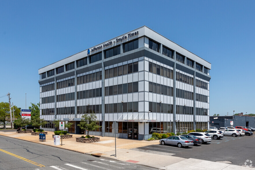 8001 Roosevelt Blvd, Philadelphia, PA for rent - Primary Photo - Image 1 of 13