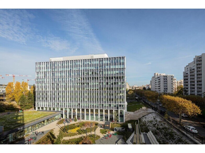 11 Avenue Dubonnet, Courbevoie to rent - Building Photo - Image 1 of 17