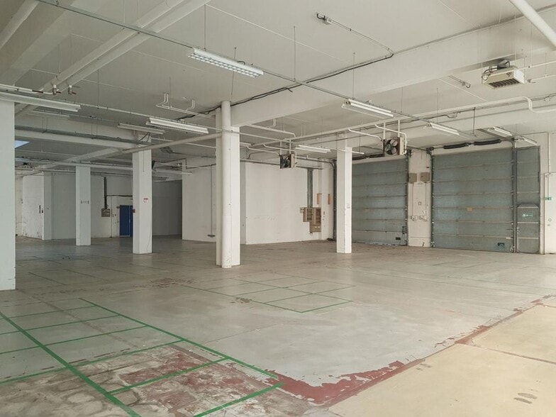 Industrial in Villepinte for sale - Interior Photo - Image 2 of 6